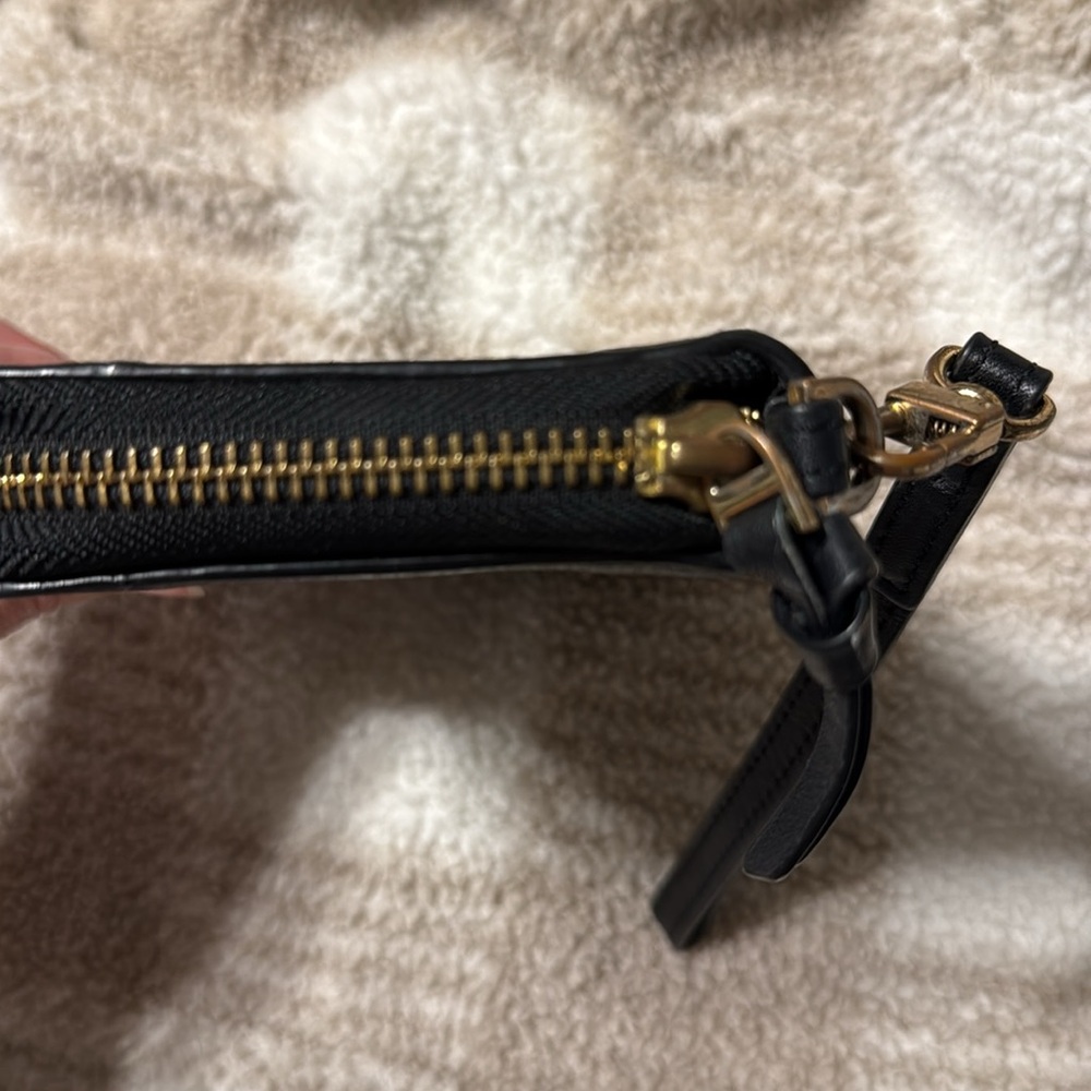 Tory Burch Ivy Smartphone Wristlet - Picture 6 of 9